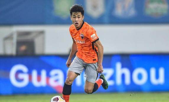 戴伟浚助深足连胜李章洙仍有不满：他体能还有欠缺